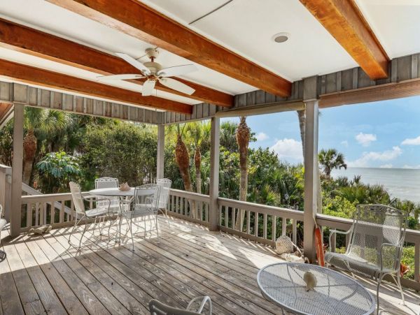 Manasota Key Beachfront Three Bedroom Vacation Home Sleeps 6