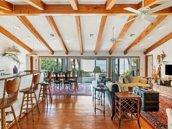 Manasota Key Beachfront Three Bedroom Vacation Home Sleeps 6