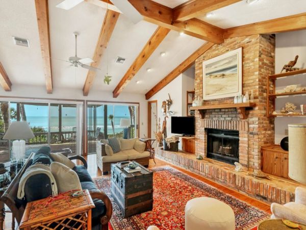 Manasota Key Beachfront Three Bedroom Vacation Home Sleeps 6