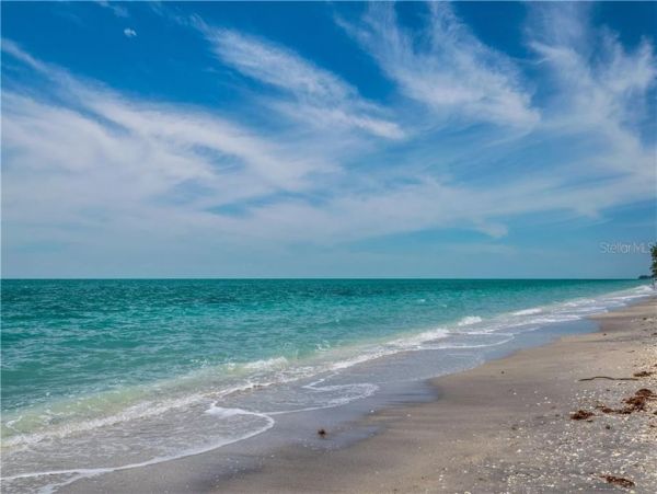 Manasota Key Beachfront Three Bedroom Vacation Home Sleeps 6