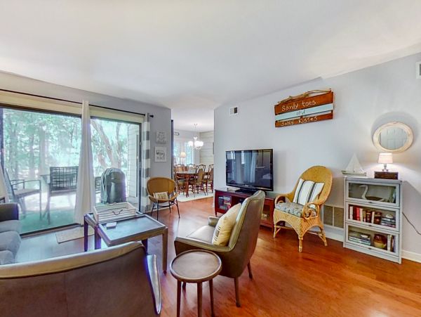 Hilton Head Dog-Friendly Villa with 2 Bedrooms Lagoon Views