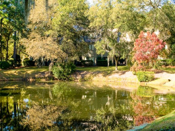 Hilton Head Dog-Friendly Villa with 2 Bedrooms Lagoon Views