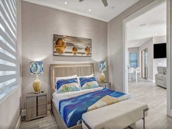 Three Bedroom Home with Private Pool & Canal View Sleeps Six