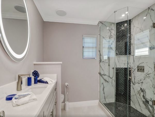 Three Bedroom Home with Private Pool & Canal View Sleeps Six