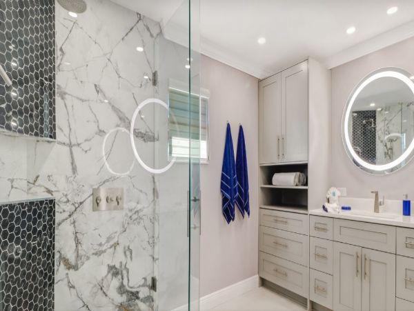 Three Bedroom Home with Private Pool & Canal View Sleeps Six