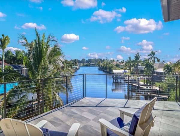 Three Bedroom Home with Private Pool & Canal View Sleeps Six