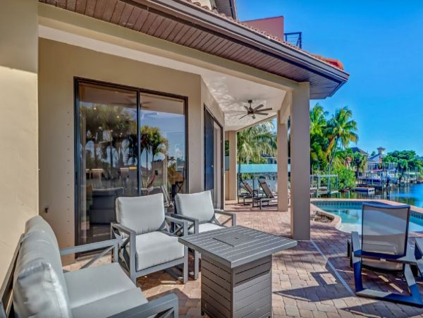 Three Bedroom Home with Private Pool & Canal View Sleeps Six
