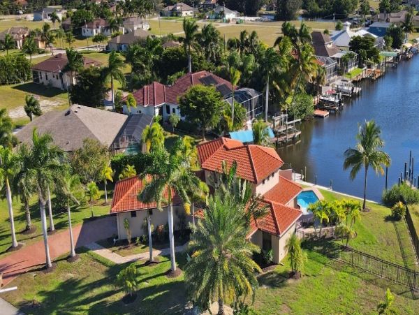 Three Bedroom Home with Private Pool & Canal View Sleeps Six
