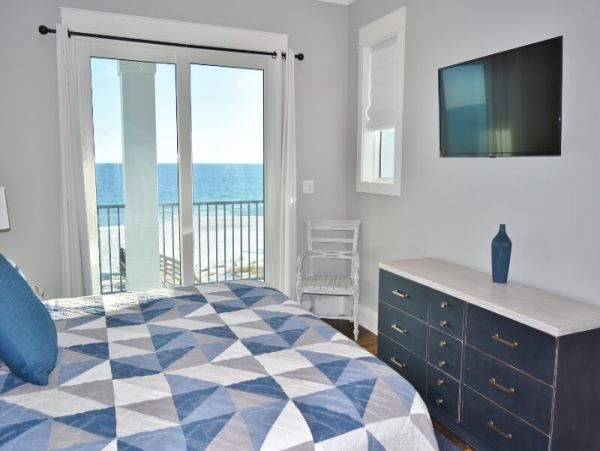 Gulf Shores Beachfront Vacation Home Sleeps 20 Guests