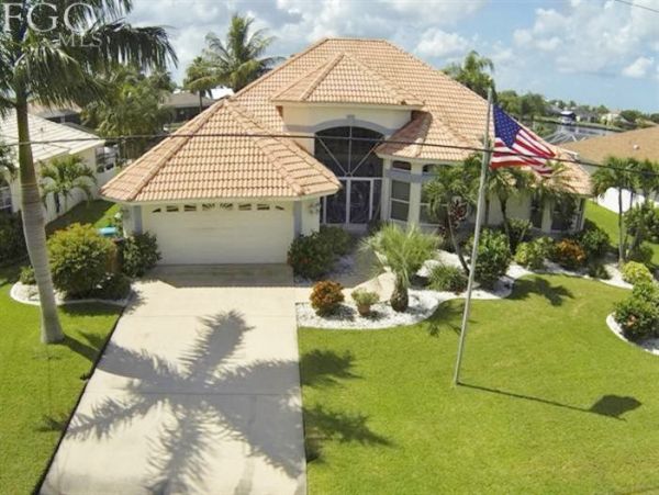 Cape Coral Vacation Rentals - Luxury Lake Front Villas with Heated Pools