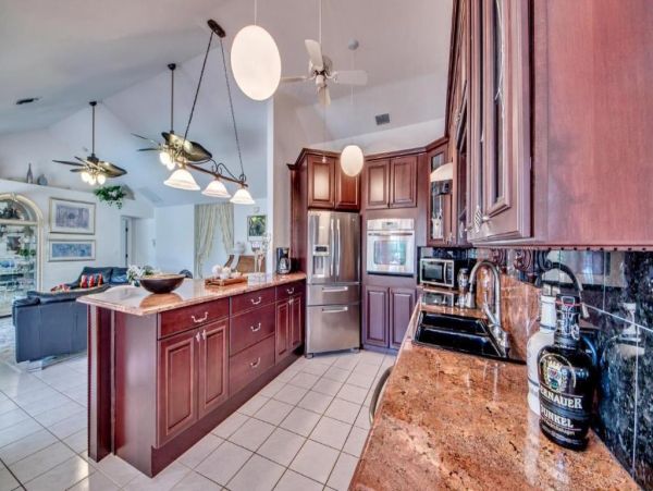 Cape Coral Vacation Rentals - Luxury Lake Front Villas with Heated Pools