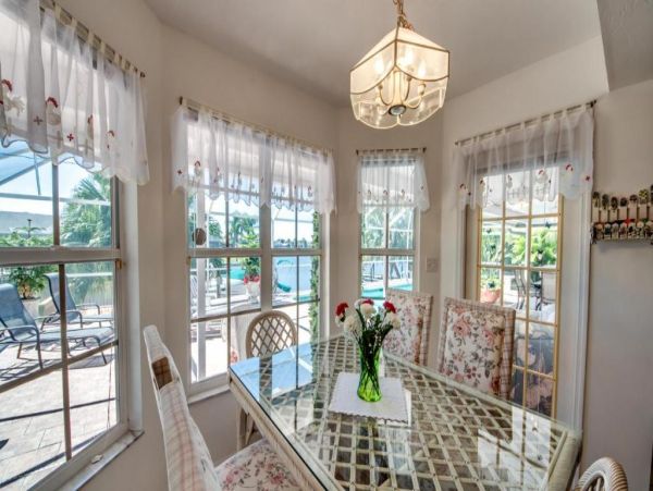 Cape Coral Vacation Rentals - Luxury Lake Front Villas with Heated Pools