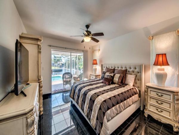Cape Coral Vacation Rentals - Luxury Lake Front Villas with Heated Pools