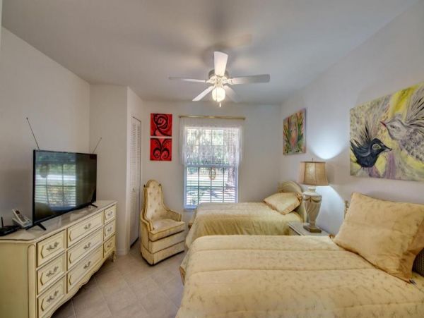Cape Coral Vacation Rentals - Luxury Lake Front Villas with Heated Pools