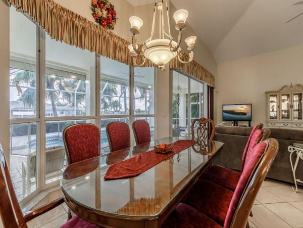 Cape Coral Vacation Rentals - Luxury Lake Front Villas with Heated Pools