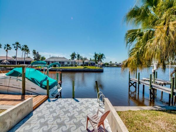 Cape Coral Vacation Rentals - Luxury Lake Front Villas with Heated Pools