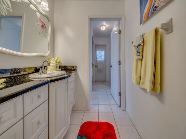 Cape Coral Vacation Rentals - Luxury Lake Front Villas with Heated Pools