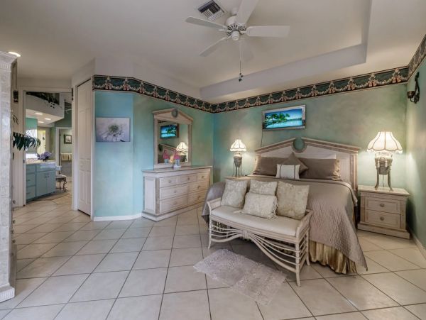 Cape Coral Vacation Rentals - Luxury Lake Front Villas with Heated Pools