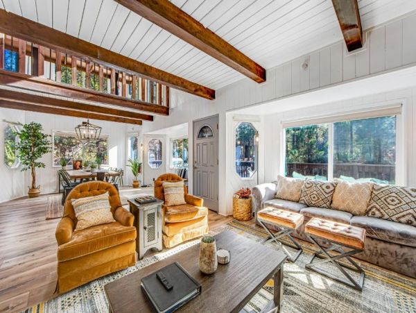 Modern 2 Bedroom Home Pet Friendly with Spa