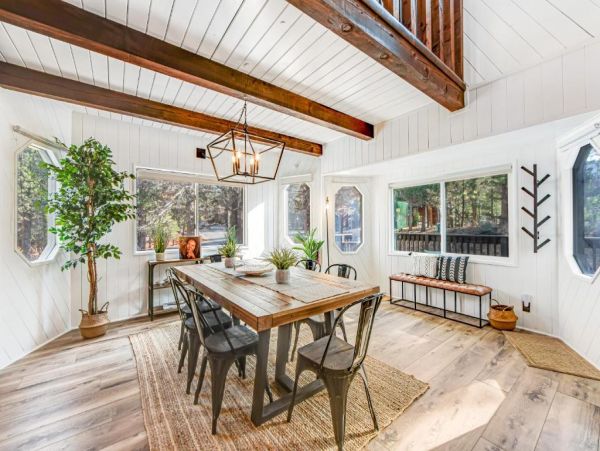 Modern 2 Bedroom Home Pet Friendly with Spa