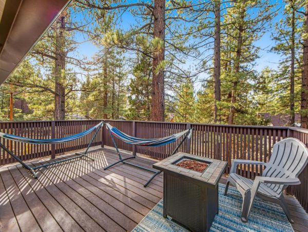 Modern 2 Bedroom Home Pet Friendly with Spa