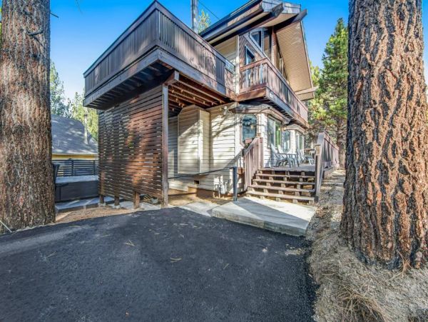 Modern 2 Bedroom Home Pet Friendly with Spa