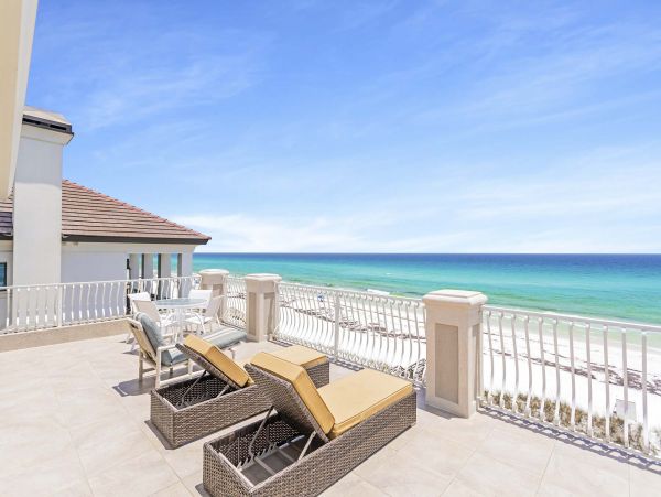 Beautiful Destin Vacation Home Located on Beach