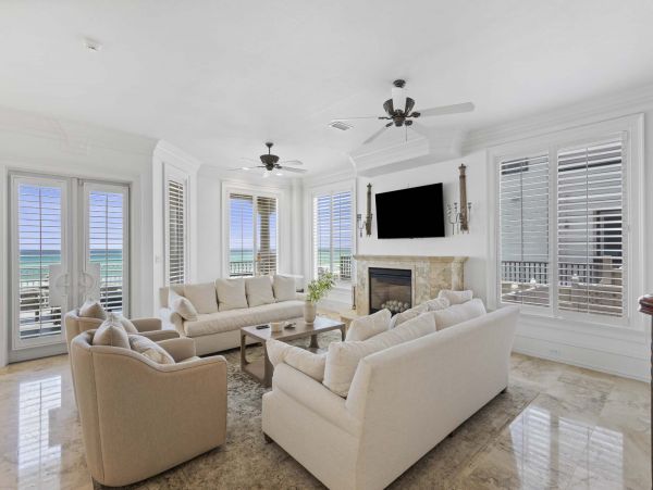 Beautiful Destin Vacation Home Located on Beach