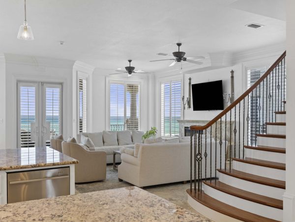 Beautiful Destin Vacation Home Located on Beach