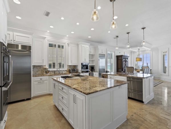 Beautiful Destin Vacation Home Located on Beach