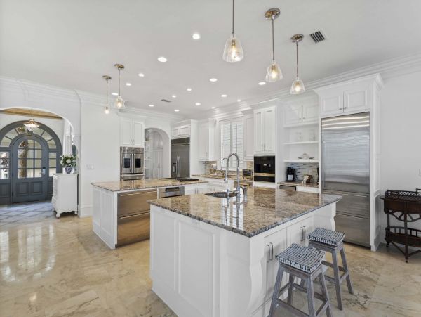 Beautiful Destin Vacation Home Located on Beach