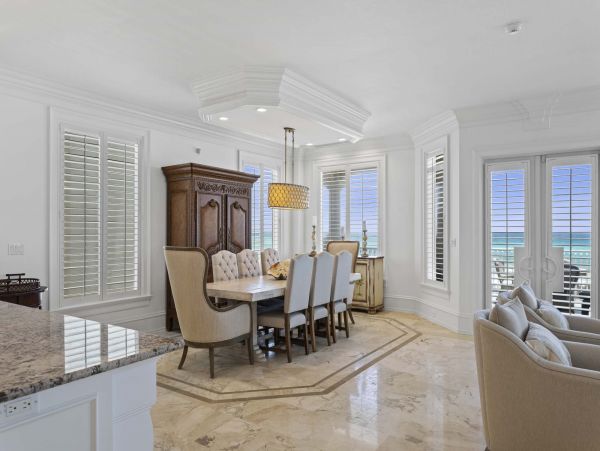 Beautiful Destin Vacation Home Located on Beach