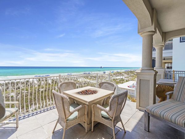 Beautiful Destin Vacation Home Located on Beach