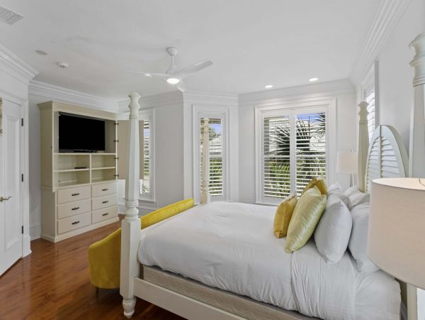 Beautiful Destin Vacation Home Located on Beach