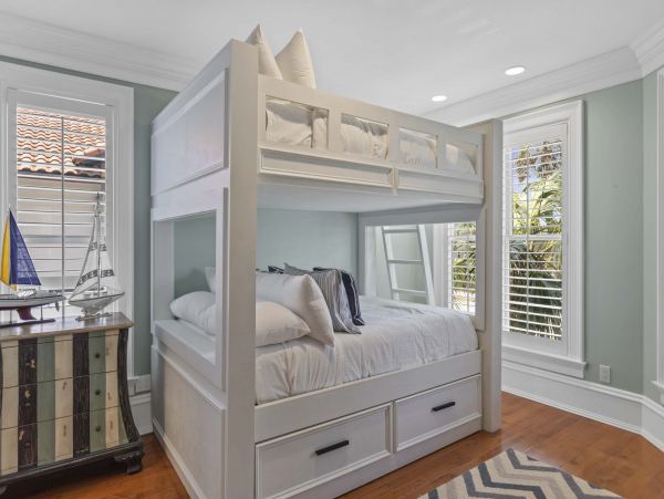 Beautiful Destin Vacation Home Located on Beach