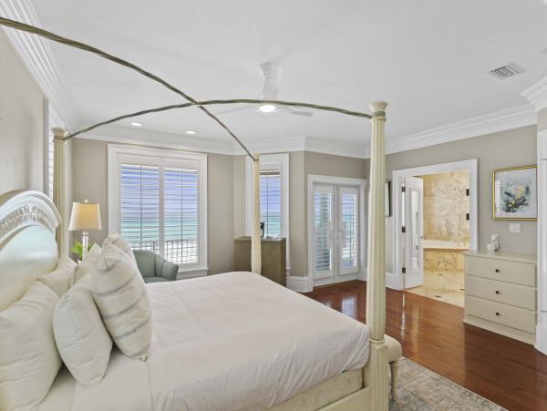 Beautiful Destin Vacation Home Located on Beach