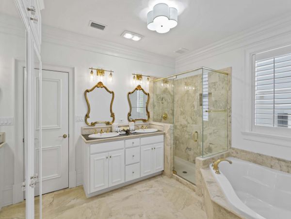 Beautiful Destin Vacation Home Located on Beach