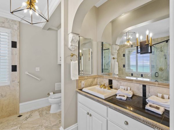 Beautiful Destin Vacation Home Located on Beach