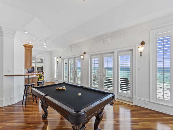 Beautiful Destin Vacation Home Located on Beach