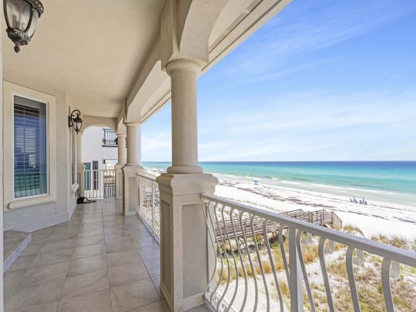 Beautiful Destin Vacation Home Located on Beach