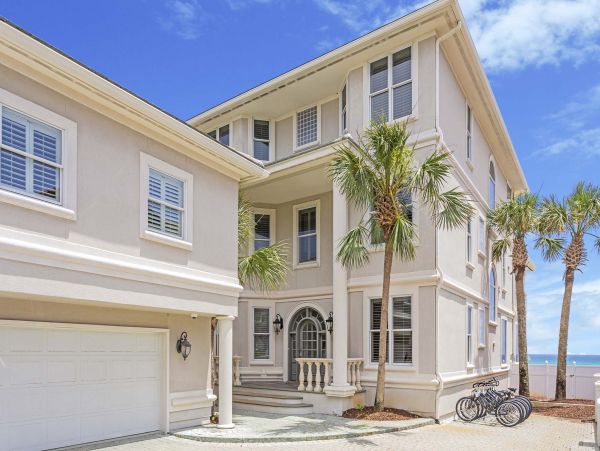 Beautiful Destin Vacation Home Located on Beach