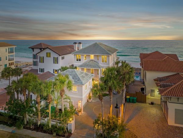 Beautiful Destin Vacation Home Located on Beach