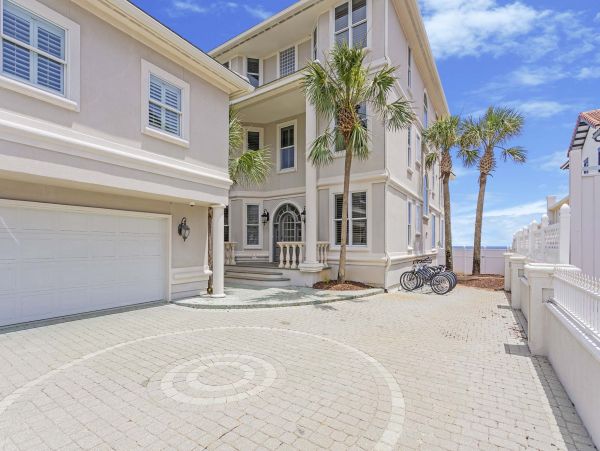 Beautiful Destin Vacation Home Located on Beach