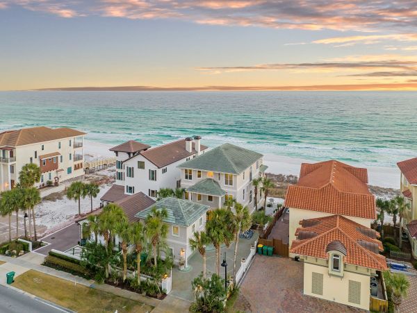 Beautiful Destin Vacation Home Located on Beach