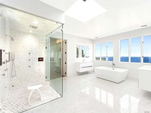 Eleven Bedroom Luxury Beachfront Rental Home in Long Island