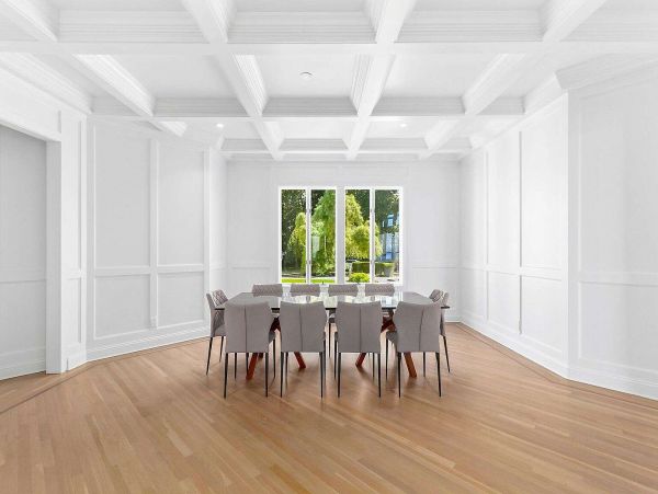 Eleven Bedroom Luxury Beachfront Rental Home in Long Island