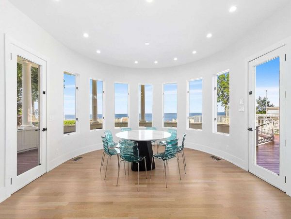 Eleven Bedroom Luxury Beachfront Rental Home in Long Island