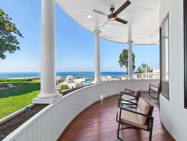 Eleven Bedroom Luxury Beachfront Rental Home in Long Island