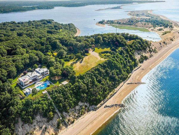 Eleven Bedroom Luxury Beachfront Rental Home in Long Island