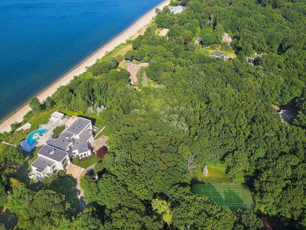 Eleven Bedroom Luxury Beachfront Rental Home in Long Island